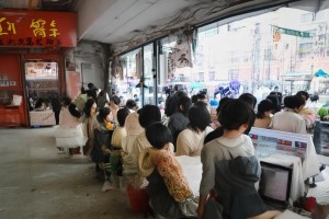 马鲁阿奇泪洒现场感动人心太阳交易马威火箭帽子成焦点