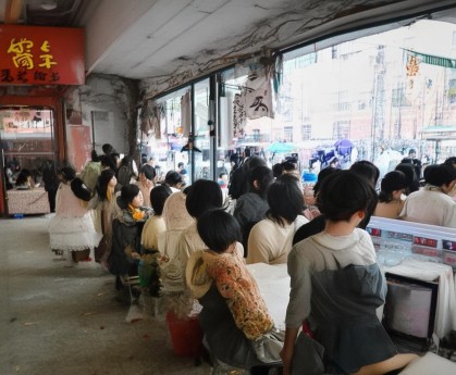 马鲁阿奇泪洒现场感动人心太阳交易马威火箭帽子成焦点
